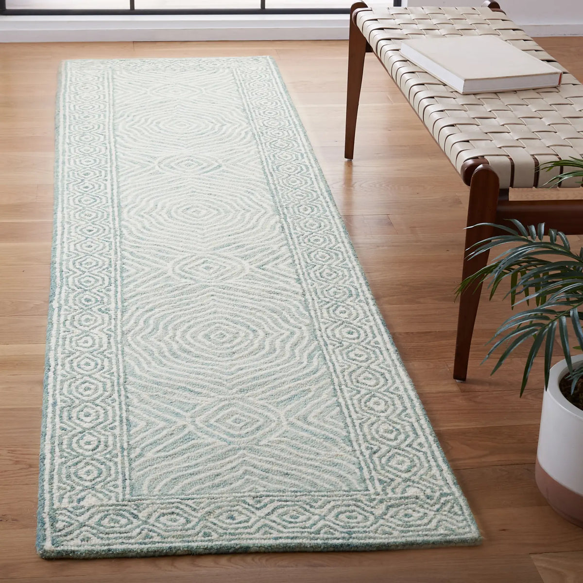 Safavieh Roslyn 2'-3" x 9'-0" Rug in Green / Blue