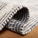 Safavieh Natura 4'-0" x 6'-0" Rug in Black / Ivory
