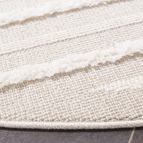 Safavieh Trends 6'-7" x 6'-7" Rug in Beige / Ivory