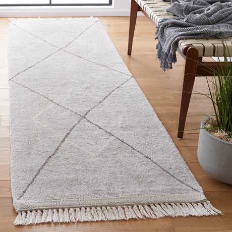 Safavieh Easy Care 2'-3" x 11'-0" Rug in Grey / Ivory