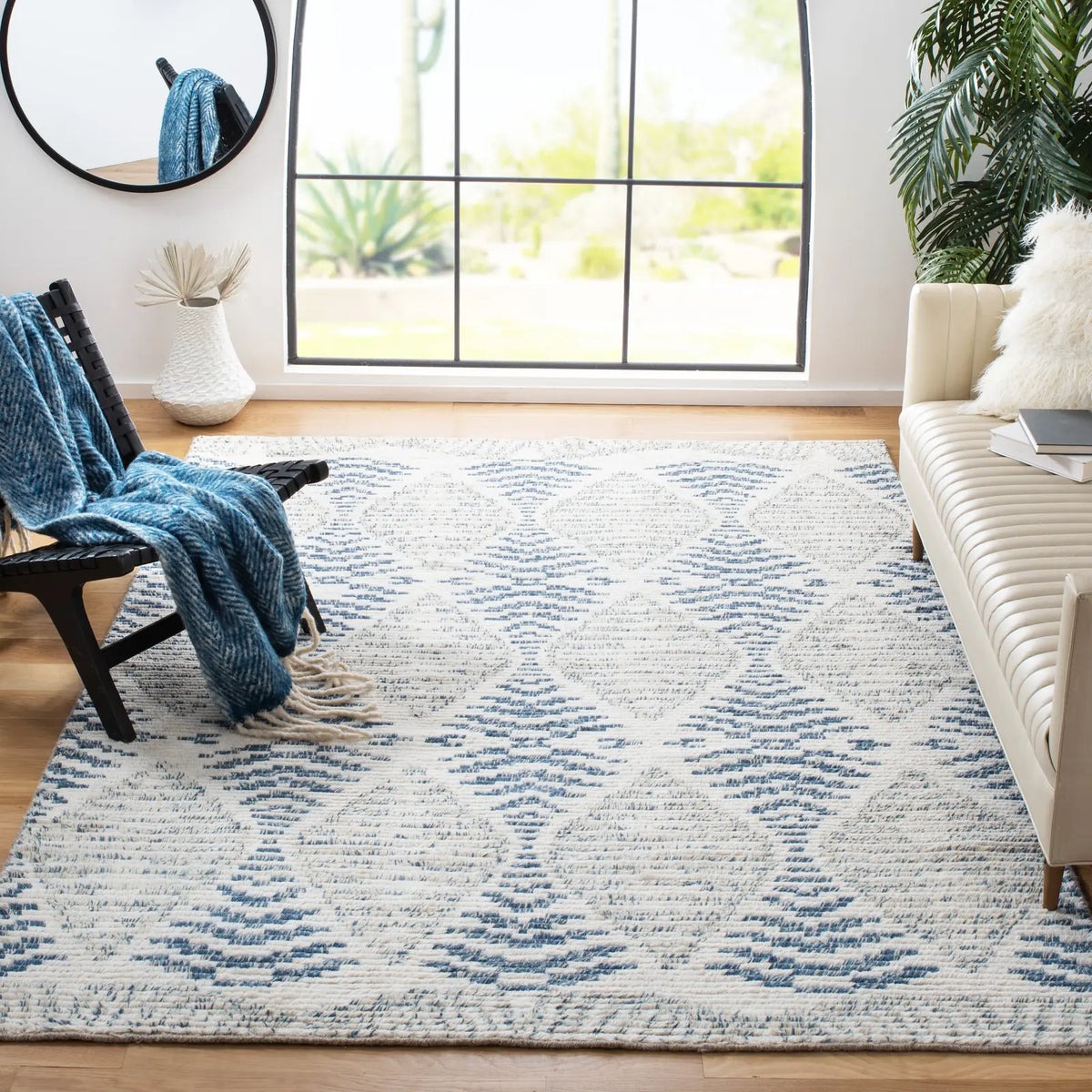 Safavieh Kenya 6'-0" x 9'-0" Rug in Blue / Ivory
