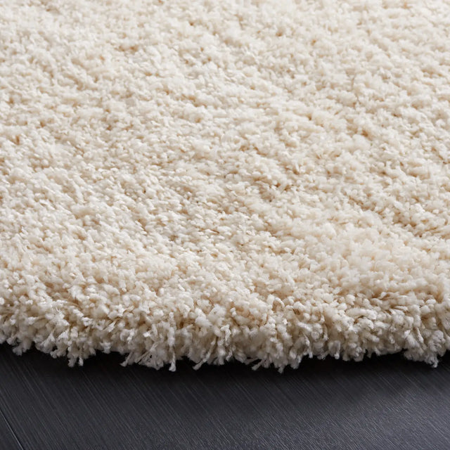 Safavieh Santa Monica Shag 6'-7" x 6'-7" Rug in Ivory