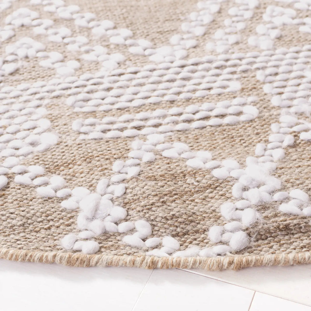 Safavieh Kilim 6'-0" x 6'-0" Rug in Beige / Ivory