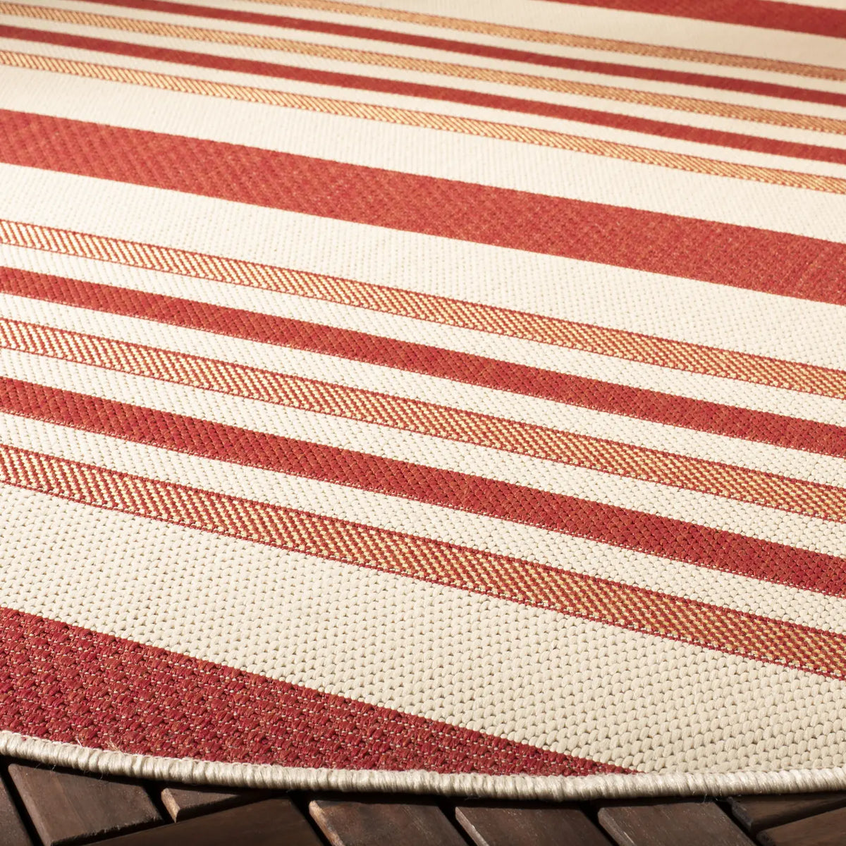Safavieh Courtyard 6'-7" x 6'-7" Rug in Beige / Red