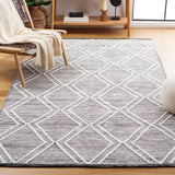 Safavieh Kilim 4'-0" x 6'-0" Rug in Black / Ivory