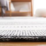Safavieh Kilim 4'-0" x 6'-0" Rug in Ivory / Black
