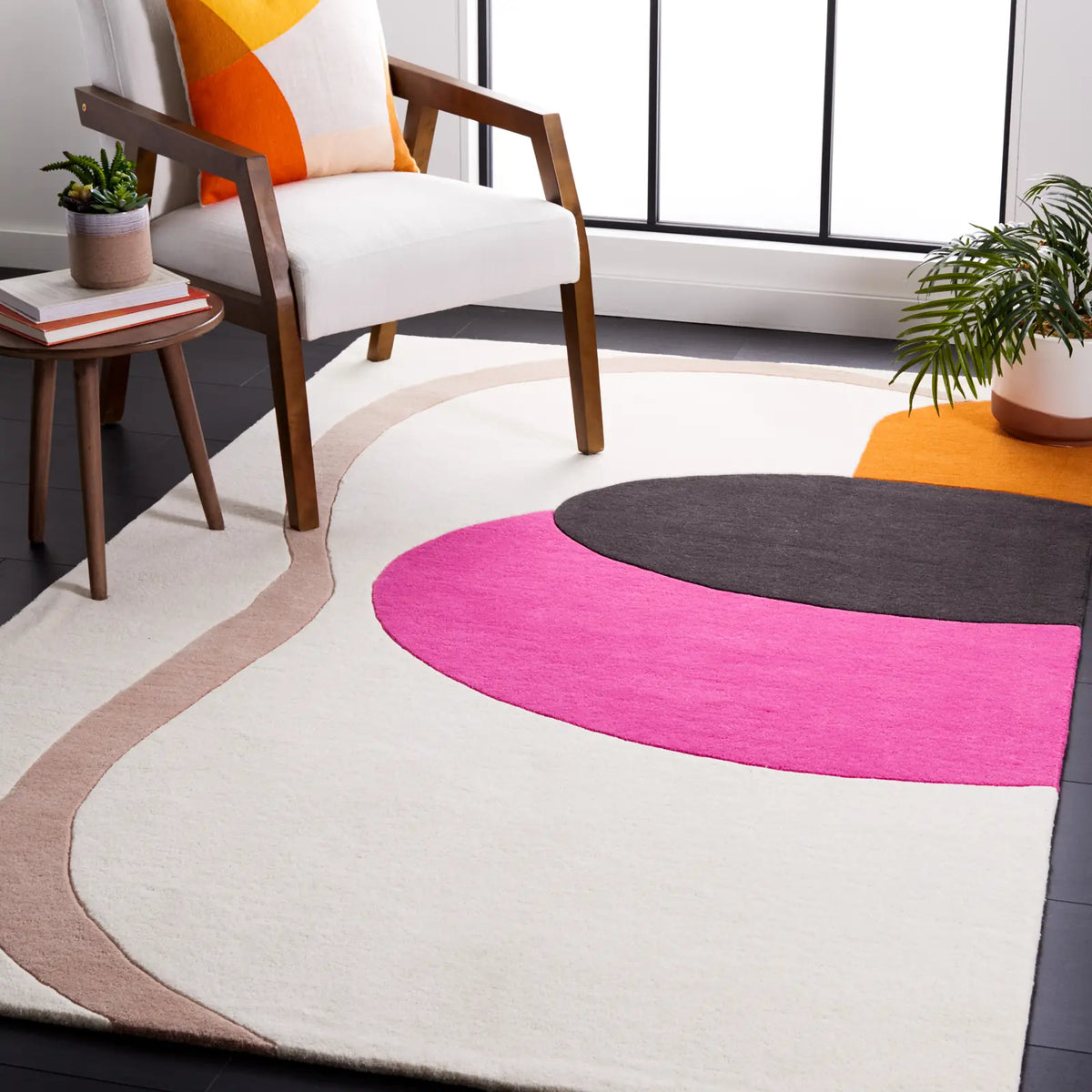 Safavieh Fifth Avenue 5'-0" x 8'-0" Rug in Ivory / Pink