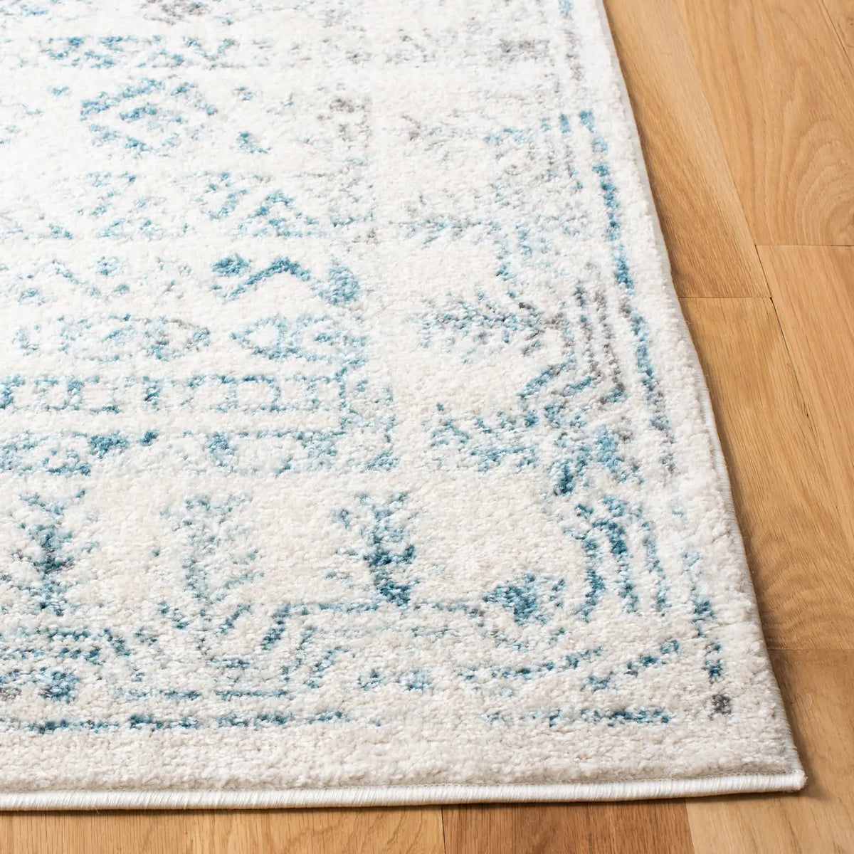 Safavieh Tulum 4'-0" x 6'-0" Rug in Ivory / Teal