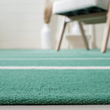 Safavieh Montauk 4'-0" x 6'-0" Rug in Dark Green / Ivory