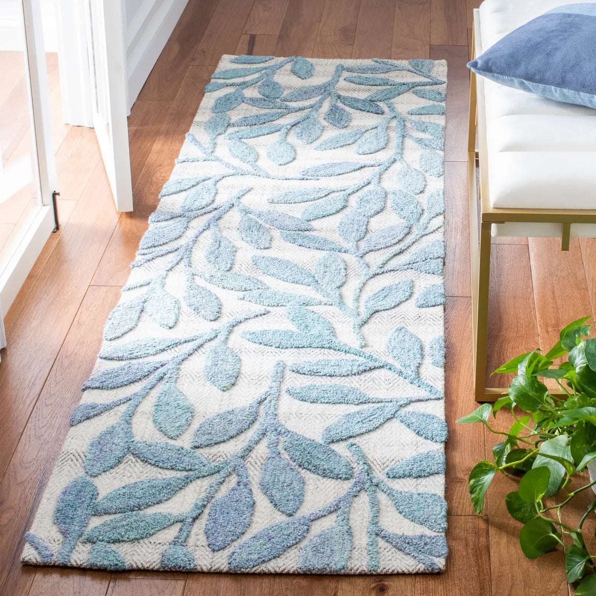 Safavieh Southampton 2'-3" x 8'-0" Rug in Blue