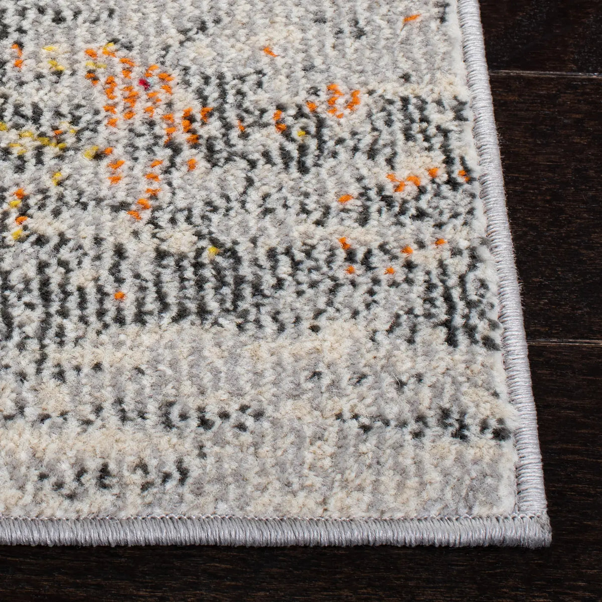 Safavieh Madison 4'-0" x 6'-0" Rug in Grey / Gold