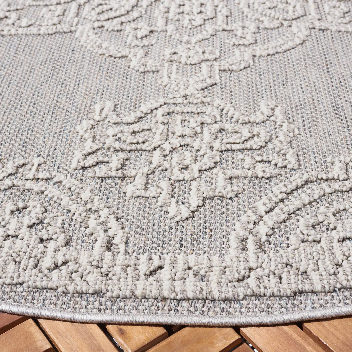Safavieh Global 6'-7" x 6'-7" Rug in Grey / Ivory
