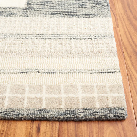 Safavieh Fifth Avenue 4'-0" x 6'-0" Rug in Charcoal / Ivory