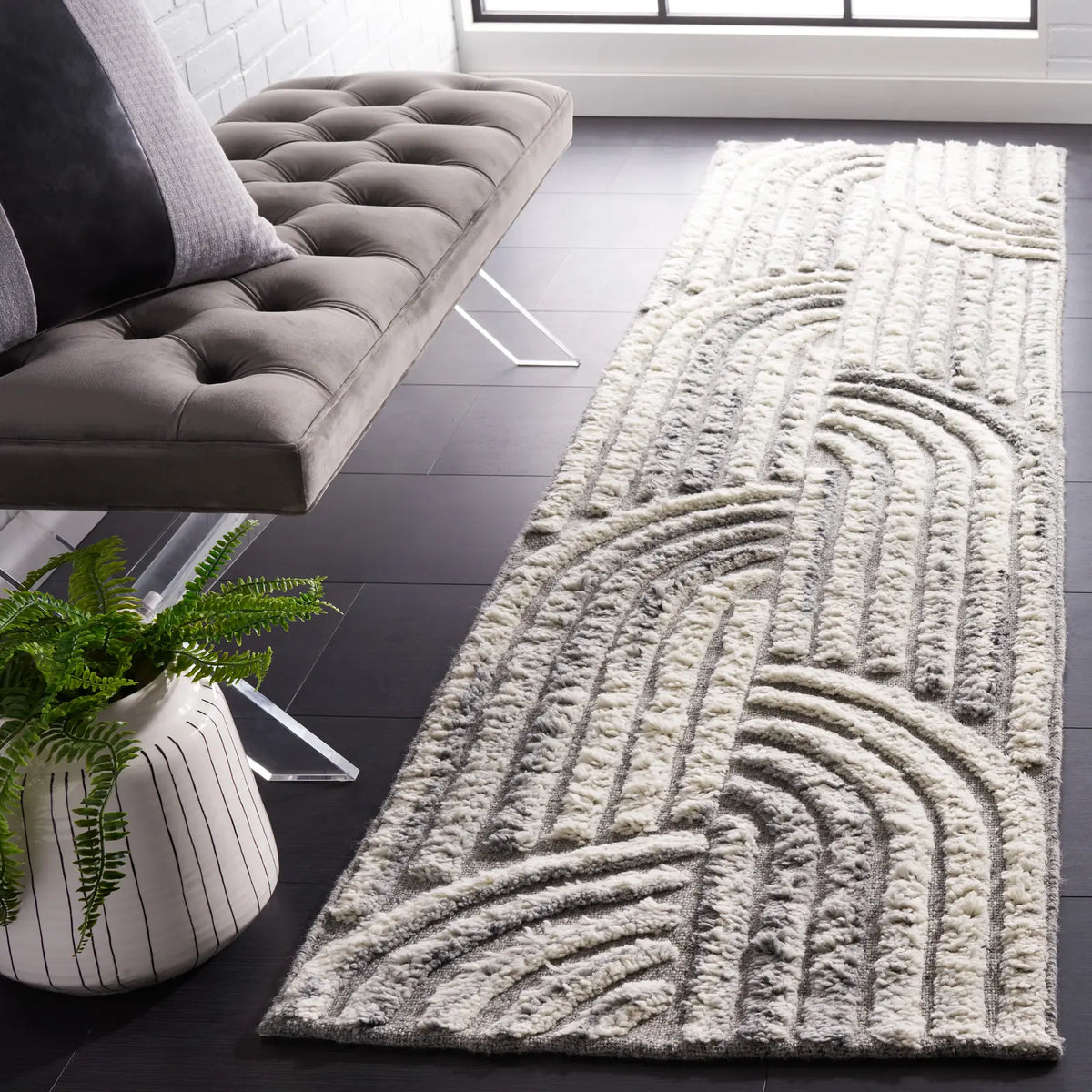 Safavieh Kilim 2'-3" x 9'-0" Rug in Dark Grey / Ivory