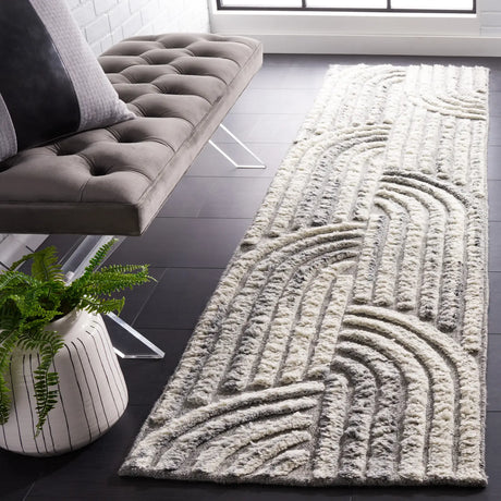 Safavieh Kilim 2'-3" x 9'-0" Rug in Dark Grey / Ivory