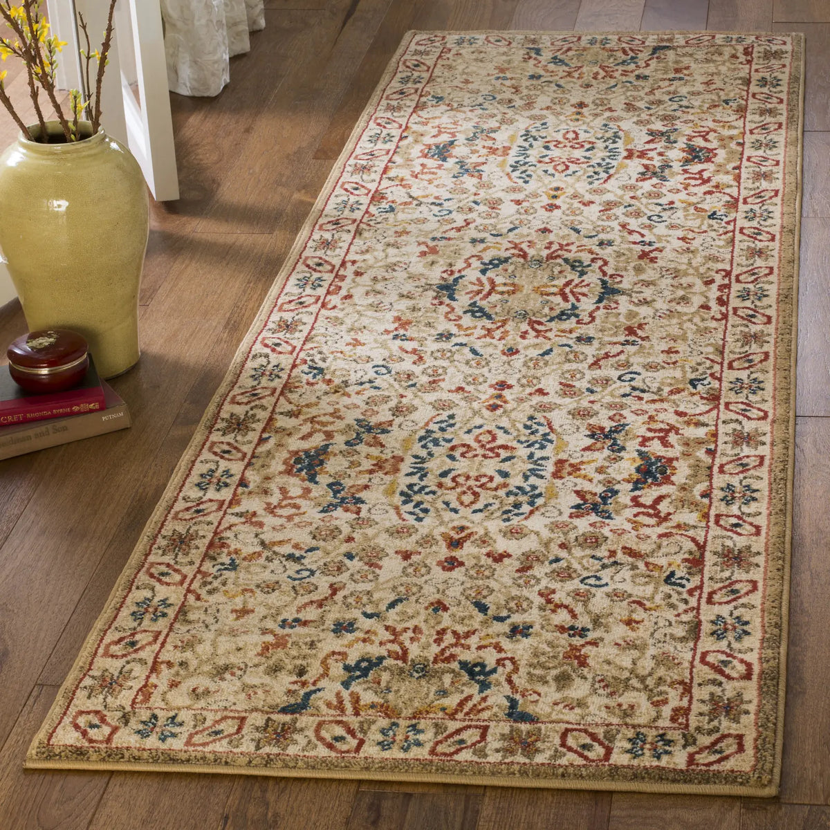 Safavieh Kashan 2'-6" x 8'-0" Rug in Ivory / Ivory