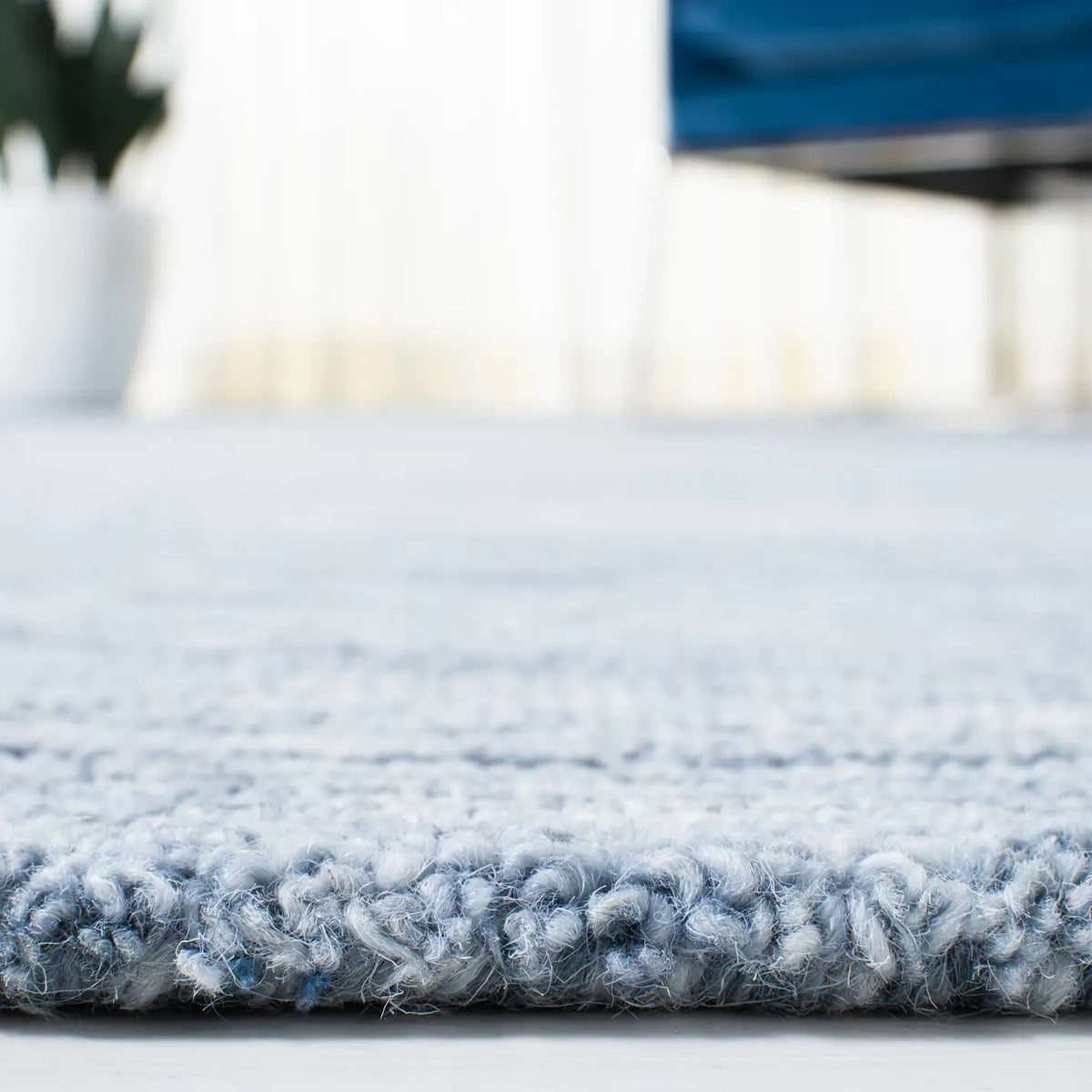 Safavieh Metro 4'-0" x 6'-0" Rug in Blue