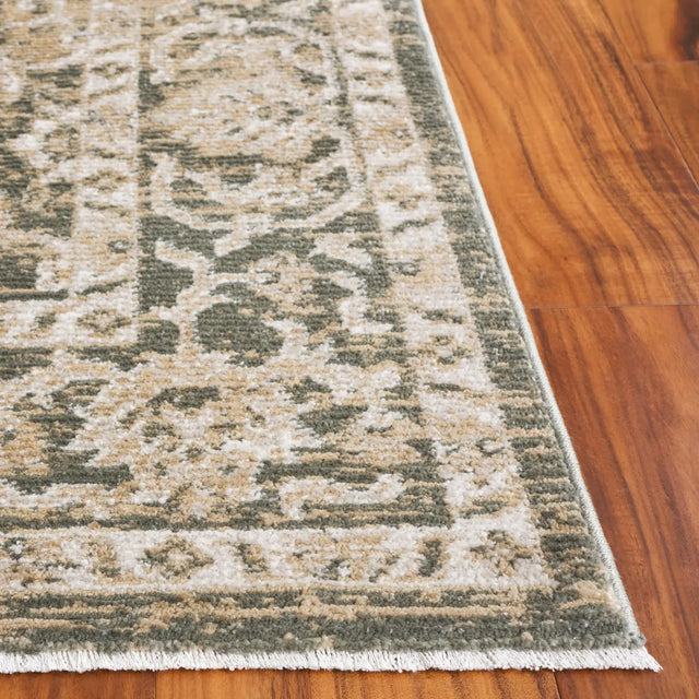 Safavieh Hazel 500 4'-0" x 6'-0" Rug in Green / Beige