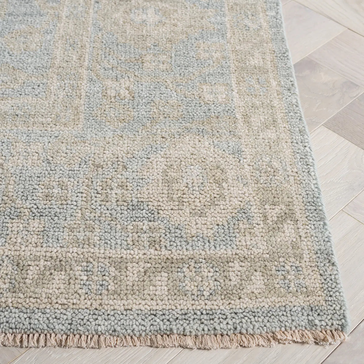 Safavieh Izmir 6'-0" x 9'-0" Rug in Light Blue / Ivory