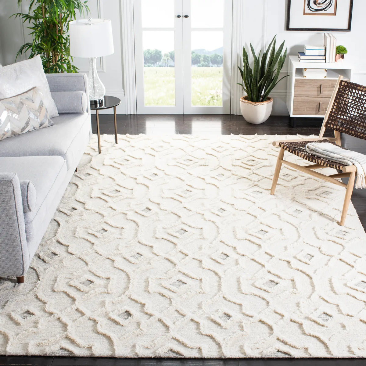 Safavieh Casablanca 6'-0" x 9'-0" Rug in Ivory