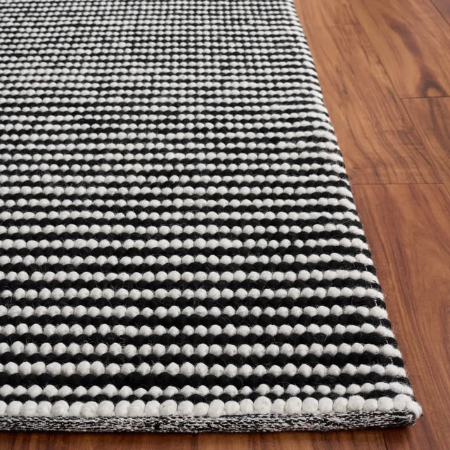 Safavieh Natura 5'-0" x 8'-0" Rug in Ivory / Black