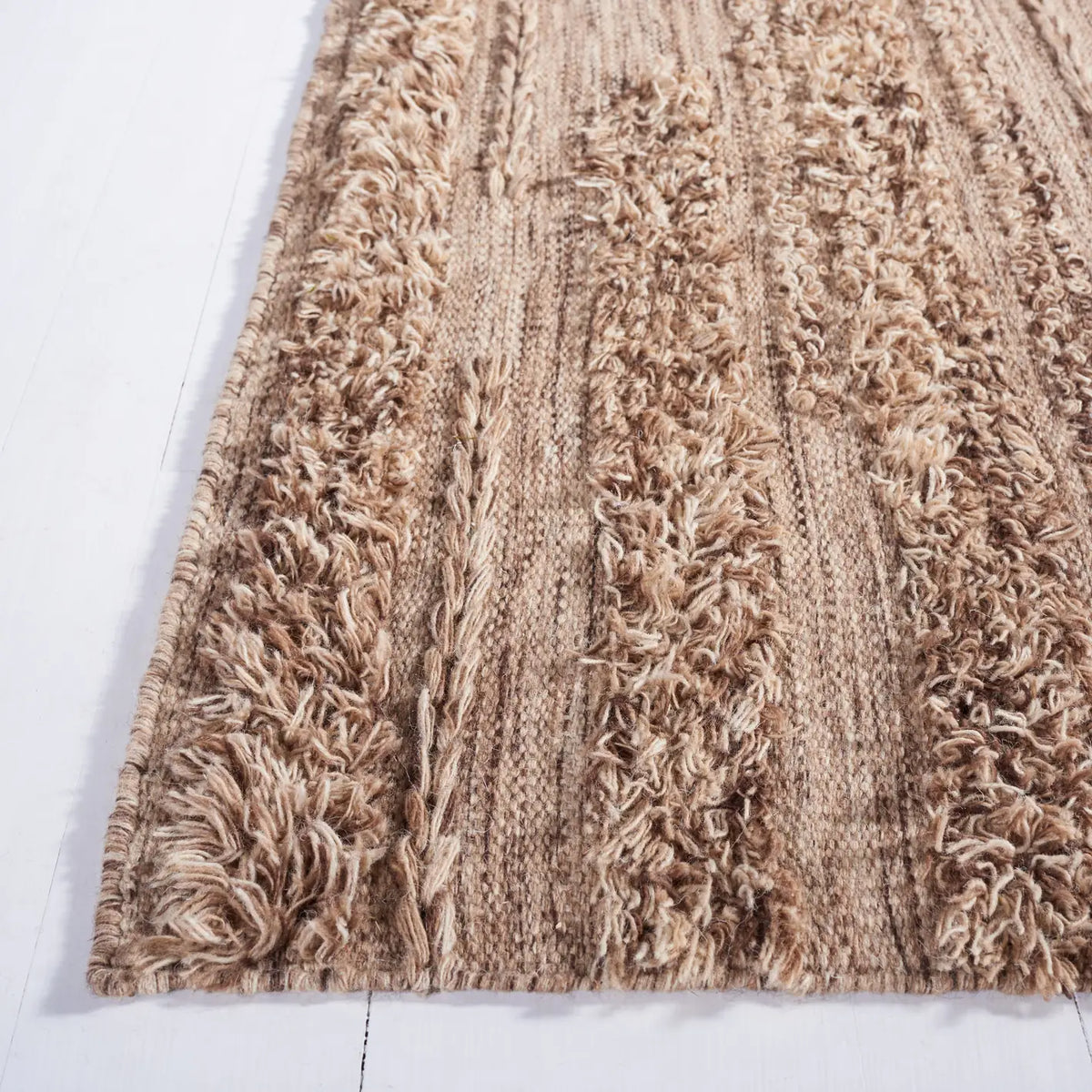 Safavieh Vermont 4'-0" x 6'-0" Rug in Brown / Beige