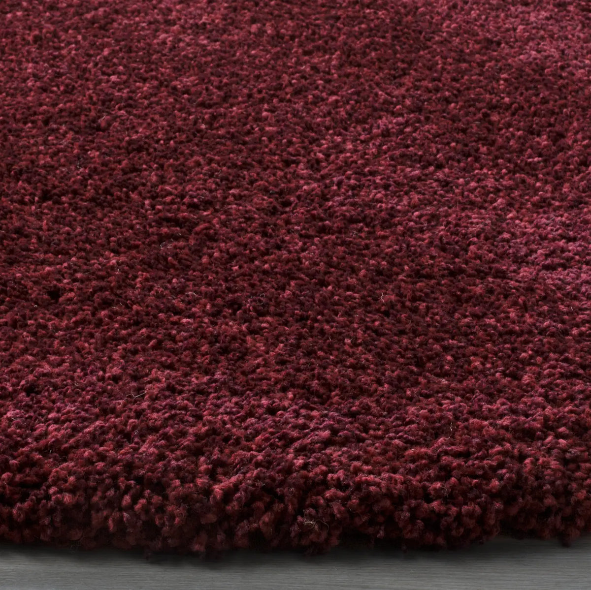 Safavieh Santa Monica Shag 6'-7" x 6'-7" Rug in Maroon