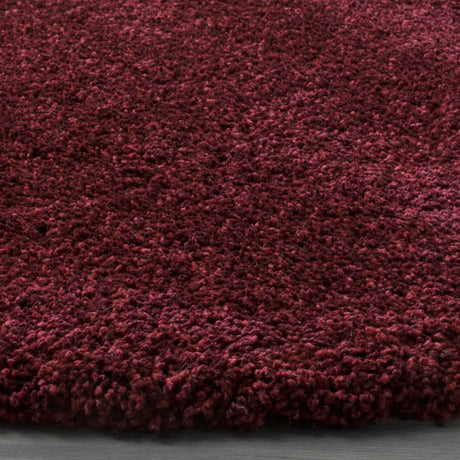 Safavieh Santa Monica Shag 6'-7" x 6'-7" Rug in Maroon