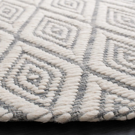 Safavieh Marbella 6'-0" x 6'-0" Rug in Grey / Ivory