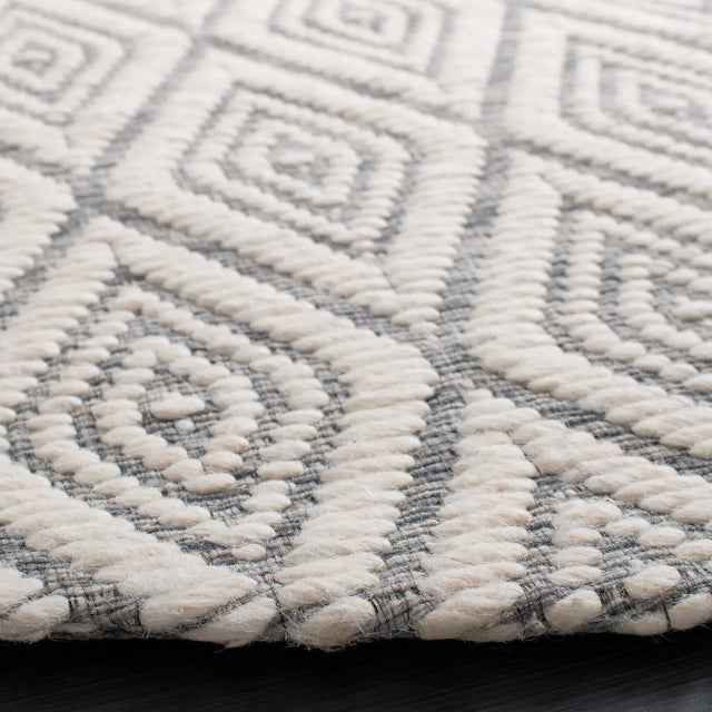 Safavieh Marbella 6'-0" x 6'-0" Rug in Grey / Ivory
