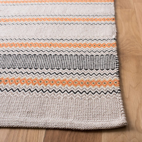 Safavieh Montauk 4'-0" x 6'-0" Rug in Orange / Beige