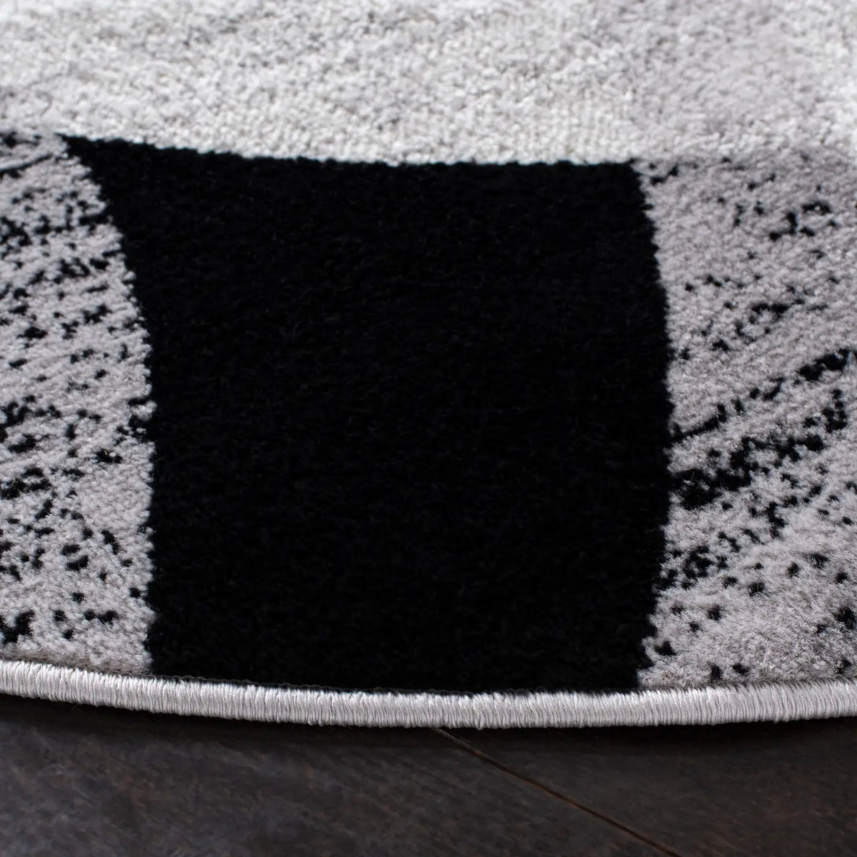 Safavieh Skyler 6'-7" x 6'-7" Rug in Grey / Red