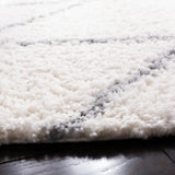 Safavieh Parma Shag 5'-3" x 5'-3" Rug in Cream / Grey