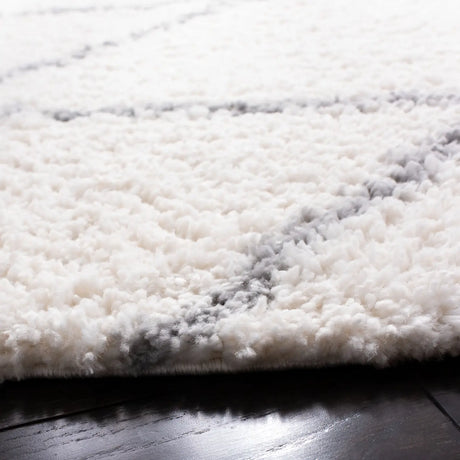 Safavieh Parma Shag 5'-3" x 5'-3" Rug in Cream / Grey