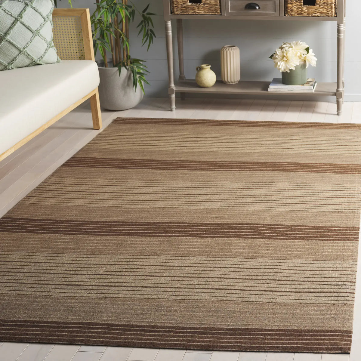 Safavieh Marbella 5'-0" x 8'-0" Rug in Beige / Brown