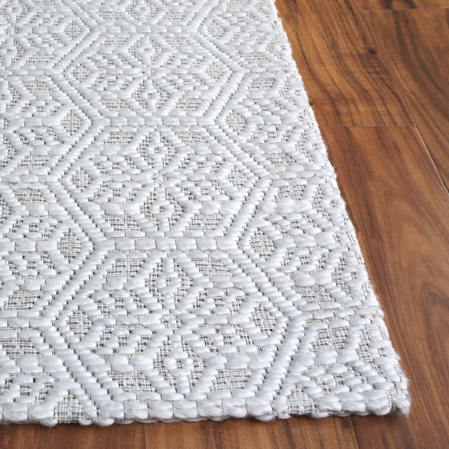 Safavieh Marbella 2'-3" x 8'-0" Rug in Ivory