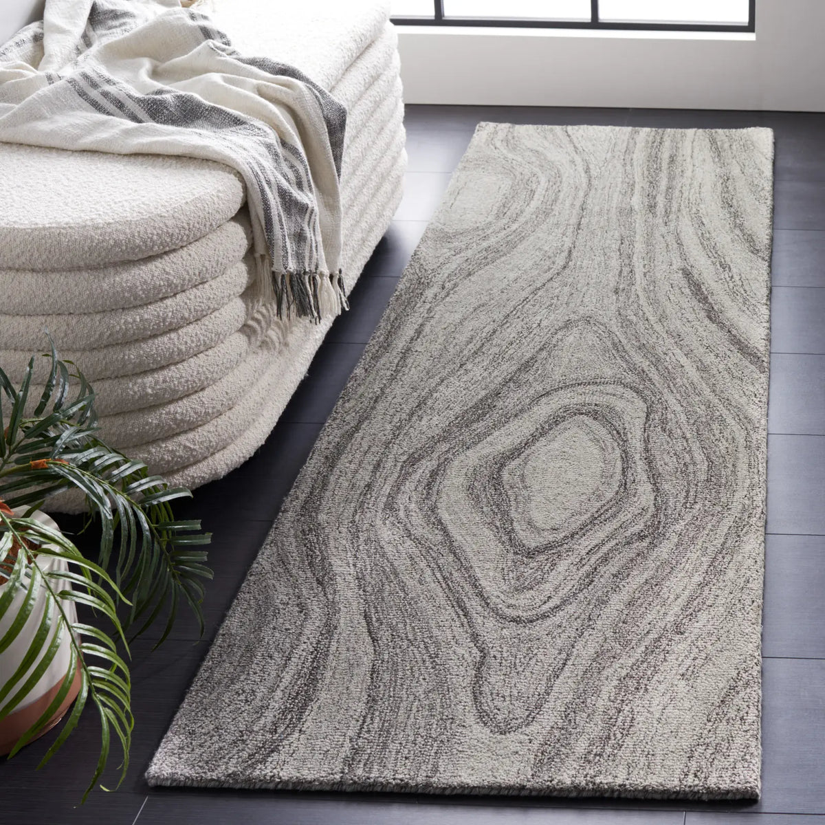 Safavieh Abstract 2'-3" x 8'-0" Rug in Grey
