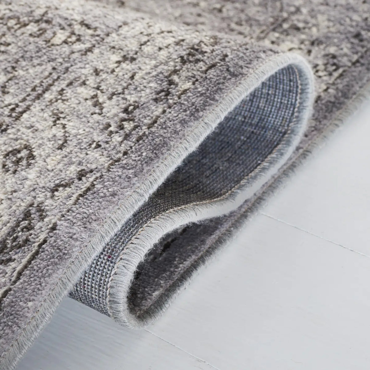 Safavieh Atlas 5'-3" x 7'-7" Rug in Charcoal / Grey