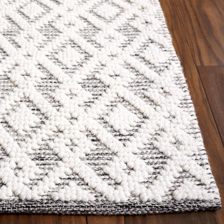 Safavieh Vermont 4'-0" x 6'-0" Rug in Ivory / Grey