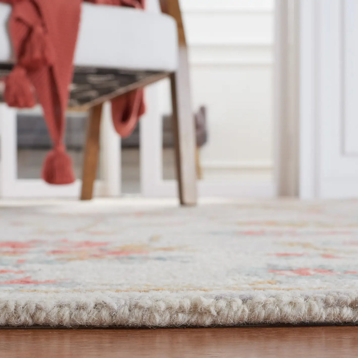 Safavieh Micro-Loop 5'-0" x 8'-0" Rug in Silver / Red