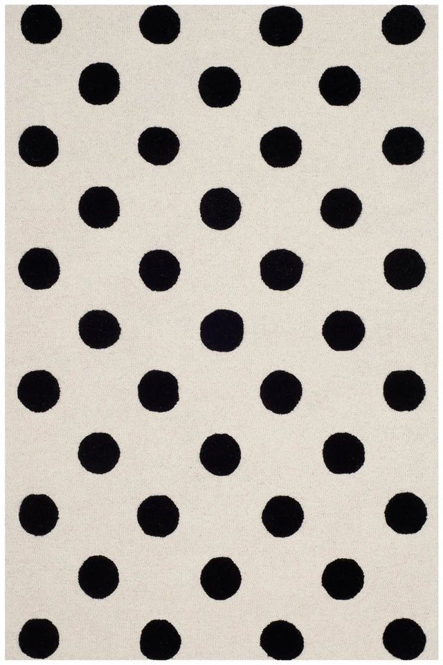 Safavieh Safavieh Kids 3'-0" x 5'-0" Rug in Ivory / Black