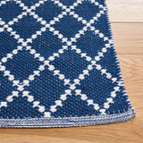 Safavieh Montauk 4'-0" x 6'-0" Rug in Navy / Ivory