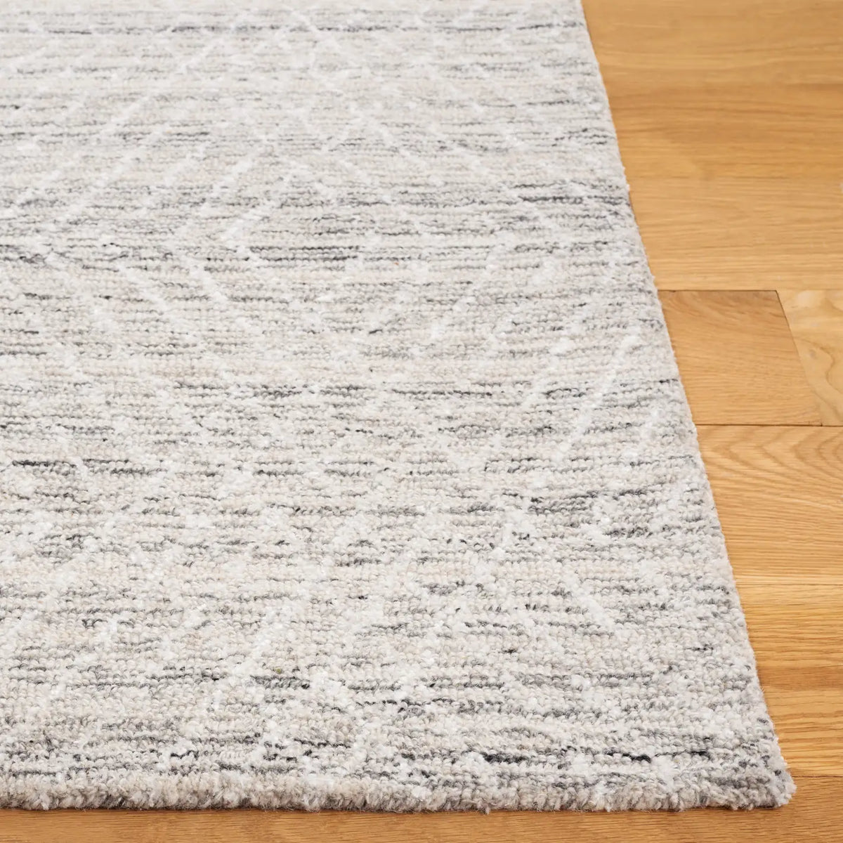 Safavieh Abstract 4'-0" x 6'-0" Rug in Silver / Ivory