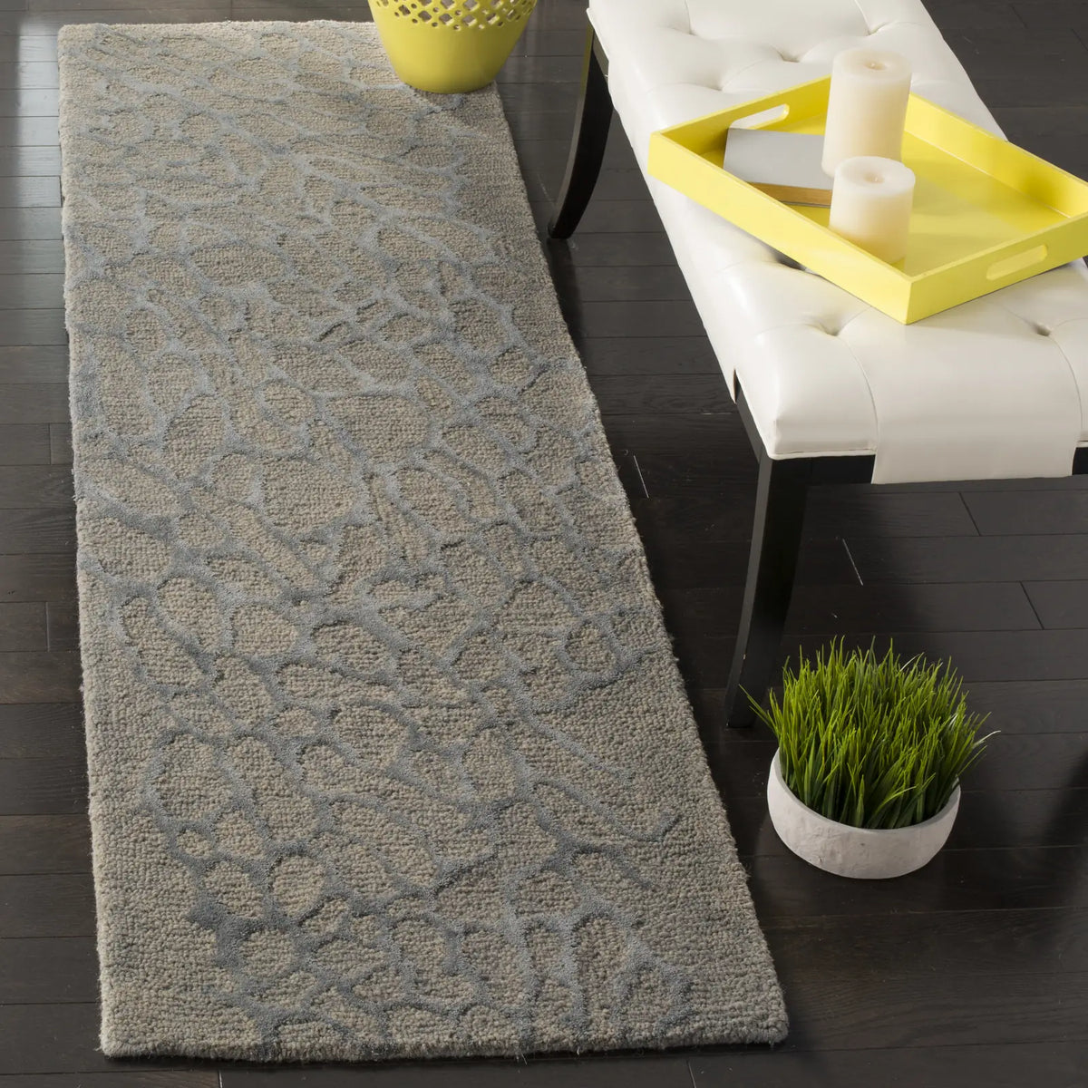 Safavieh Blossom 2'-3" x 8'-0" Rug in Grey / Grey