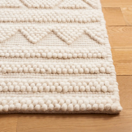 Safavieh Natura 4'-0" x 6'-0" Rug in Light Beige