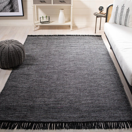 Safavieh Montauk 4'-0" x 6'-0" Rug in Charcoal / Black