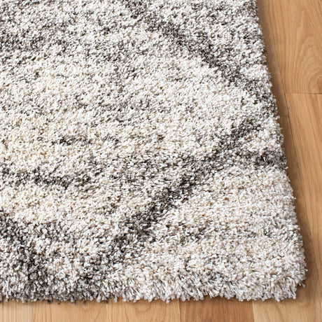 Safavieh Hudson Shag 4'-0" x 6'-0" Rug in Grey / Beige