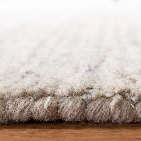 Safavieh Himalaya 5'-0" x 8'-0" Rug in Ivory