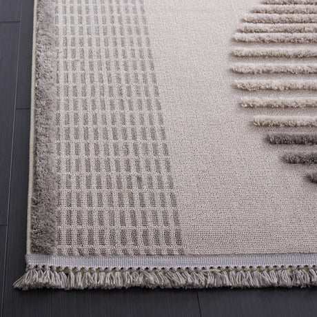 Safavieh Urban 4'-0" x 6'-0" Rug in Grey / Light Grey