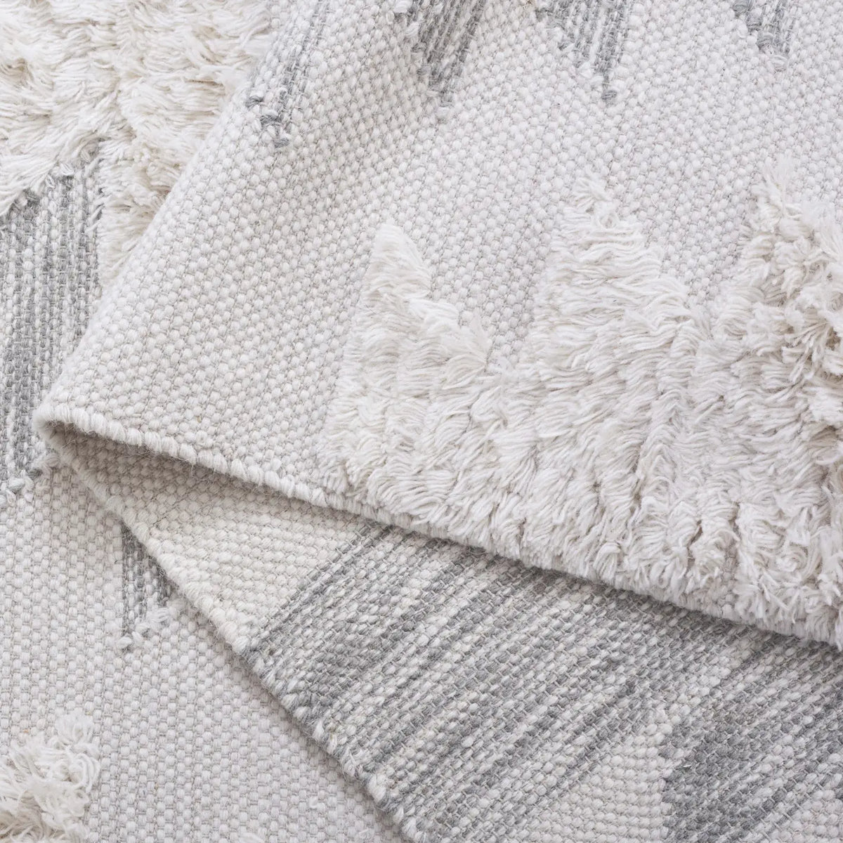 Safavieh Kenya 6'-0" x 9'-0" Rug in Grey / Ivory